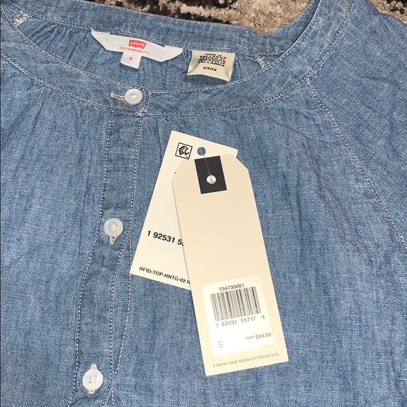 Levi’s woman’s button down long sleeve - Picture 4 of 5